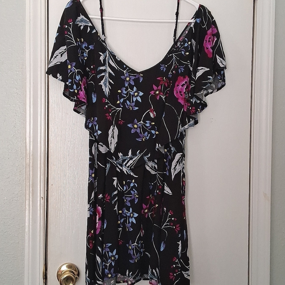 Express Black Floral Print Cold Shoulder Pullover Mini Dress Sz XS